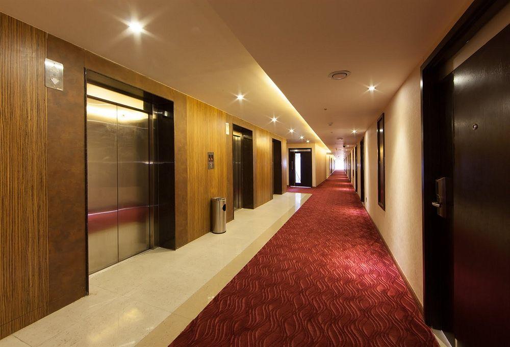فندق فورتشن سيليكت جراند ريدج تيروباتي المظهر الخارجي الصورة A corridor at the hotel