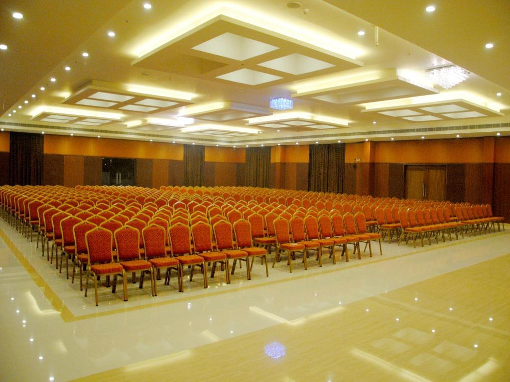 فندق فورتشن سيليكت جراند ريدج تيروباتي المظهر الخارجي الصورة The Auditorium