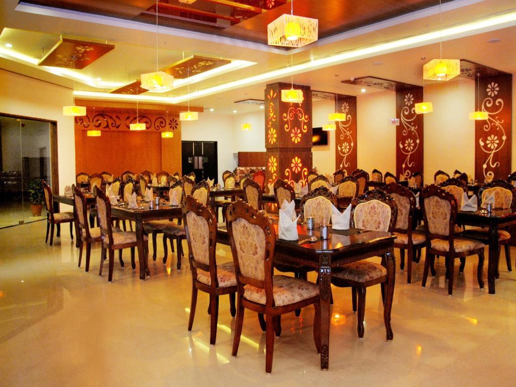 فندق فورتشن سيليكت جراند ريدج تيروباتي المظهر الخارجي الصورة The restaurant at the hotel