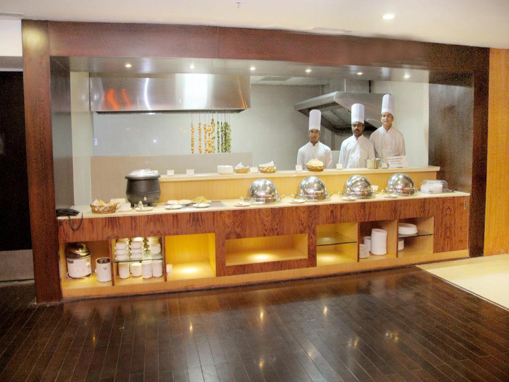 فندق فورتشن سيليكت جراند ريدج تيروباتي المظهر الخارجي الصورة A live kitchen at a hotel