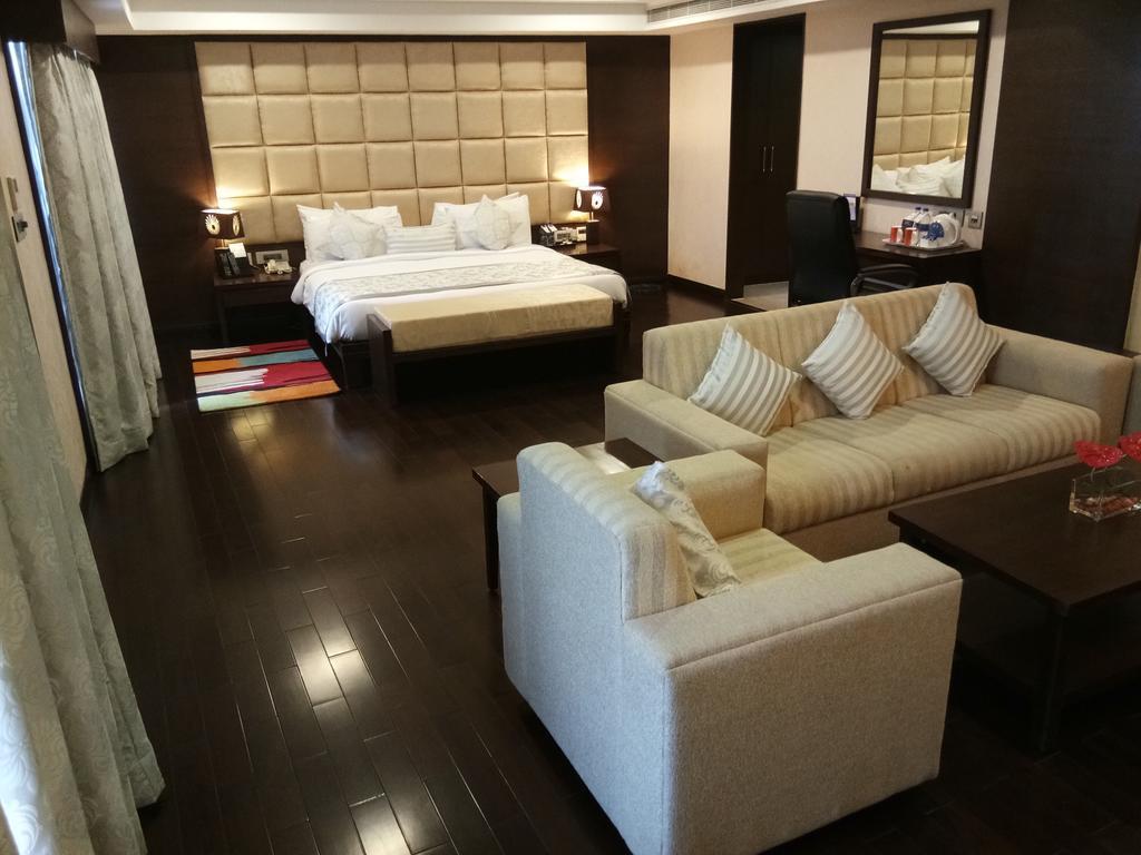 فندق فورتشن سيليكت جراند ريدج تيروباتي المظهر الخارجي الصورة A suite at the Taj Bengal