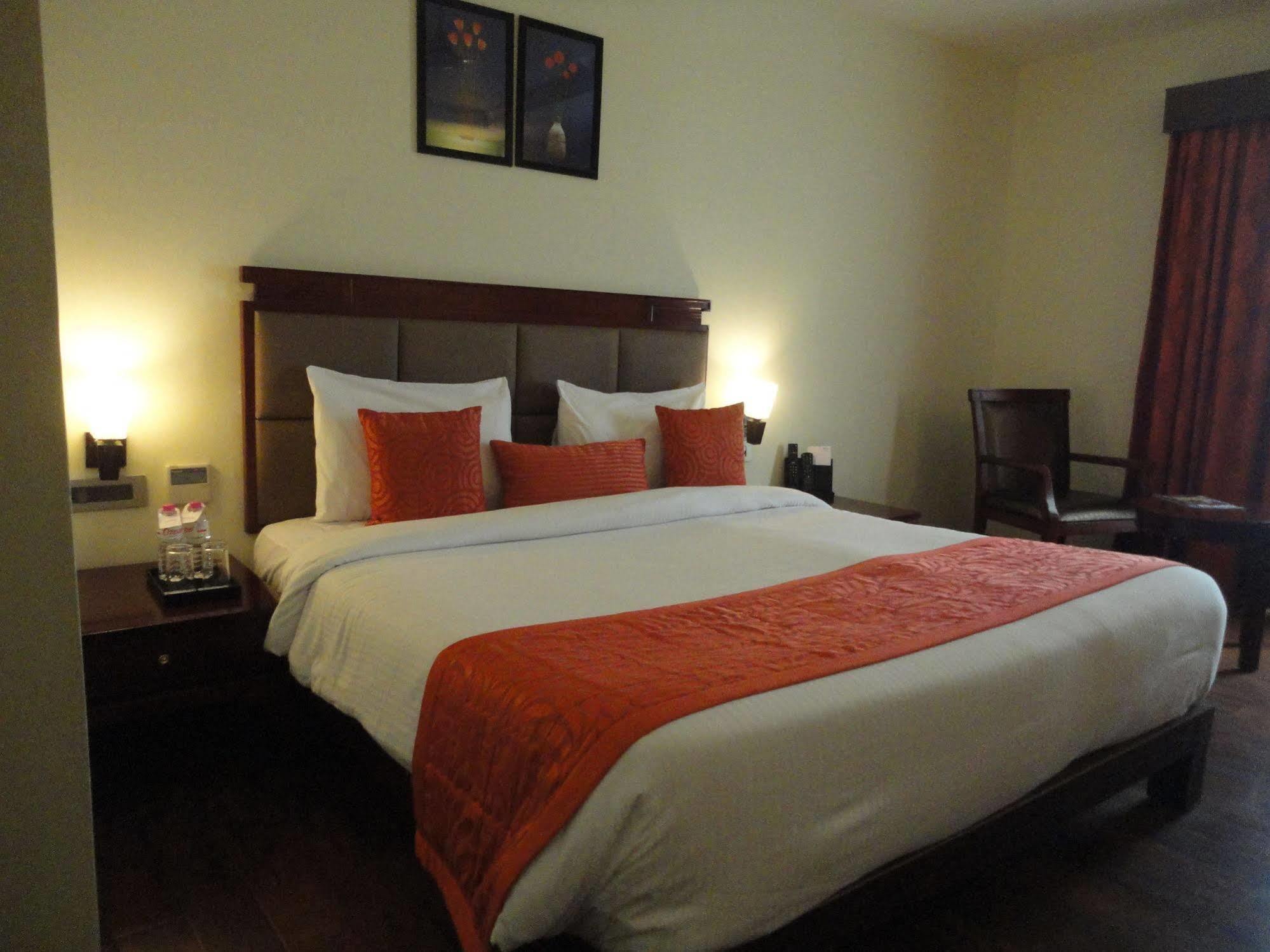 فندق فورتشن سيليكت جراند ريدج تيروباتي المظهر الخارجي الصورة A room at the hotel