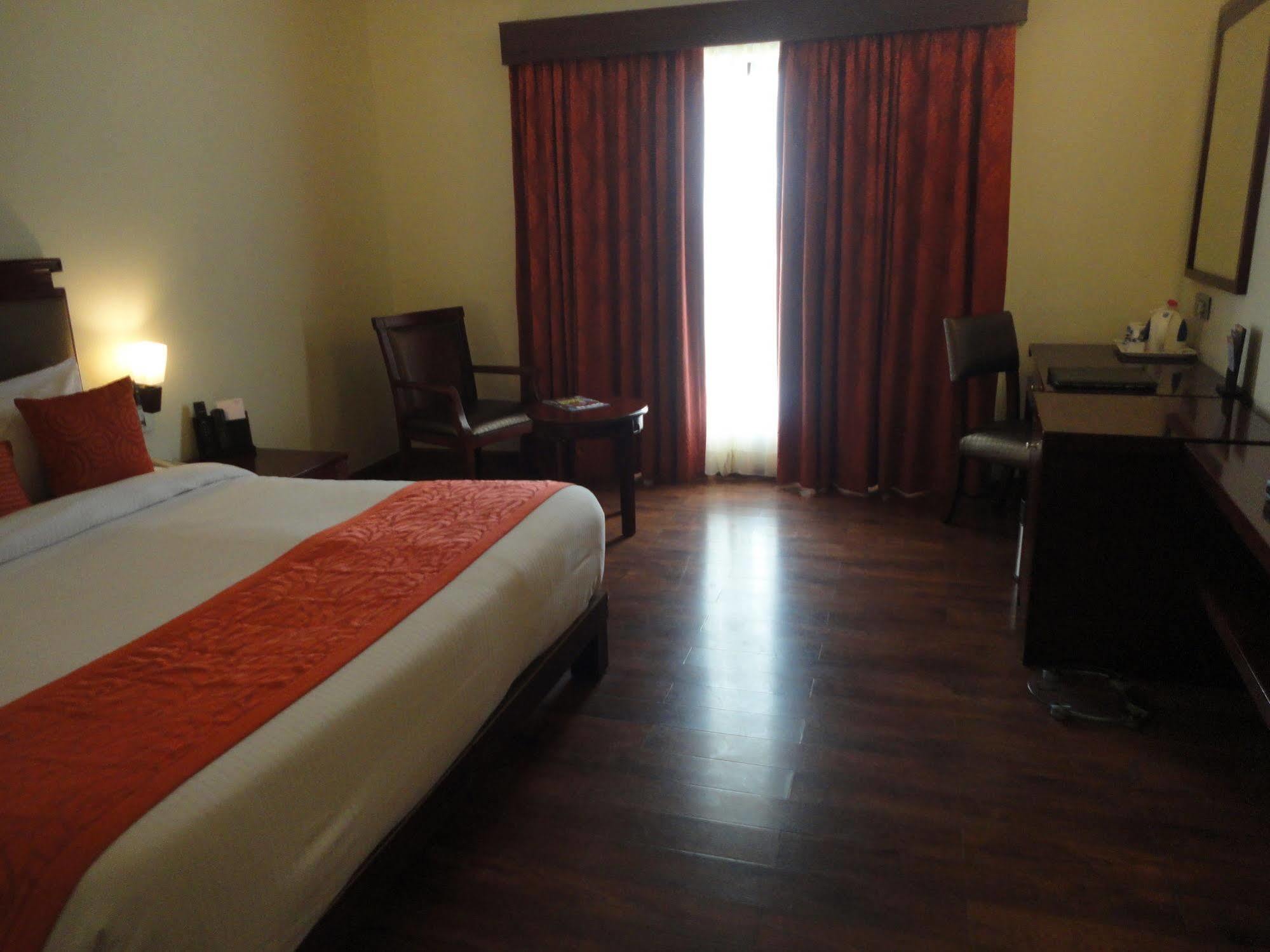 فندق فورتشن سيليكت جراند ريدج تيروباتي المظهر الخارجي الصورة A room at the hotel