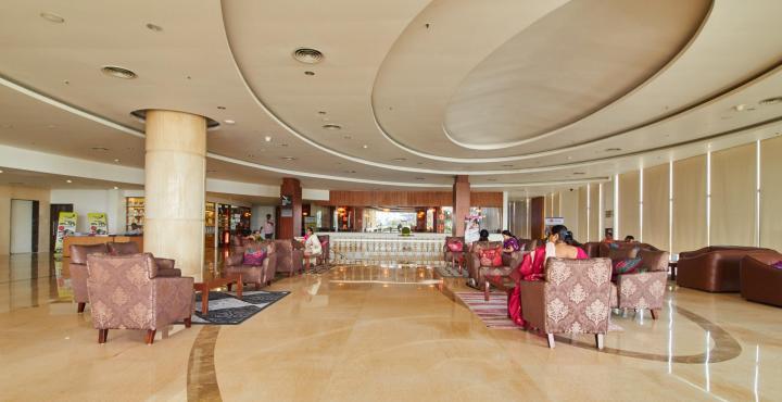 فندق فورتشن سيليكت جراند ريدج تيروباتي المظهر الخارجي الصورة The lobby of the hotel