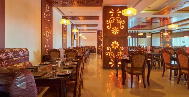 فندق فورتشن سيليكت جراند ريدج تيروباتي المظهر الخارجي الصورة The interior of a typical buffet restaurant