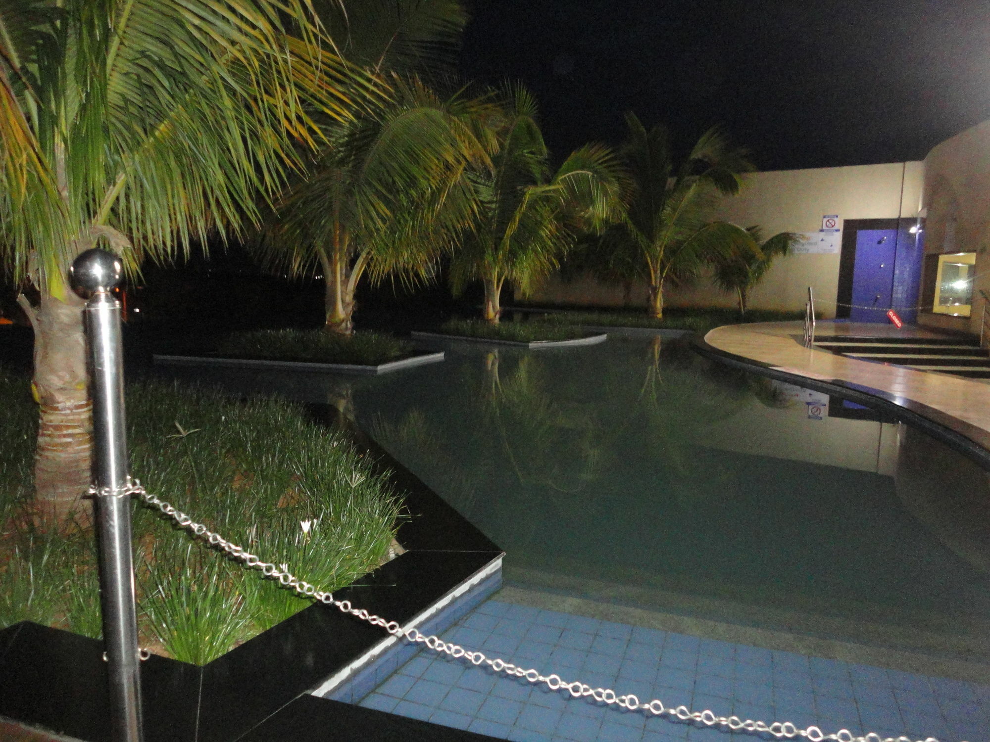 فندق فورتشن سيليكت جراند ريدج تيروباتي المظهر الخارجي الصورة The pool at the hotel