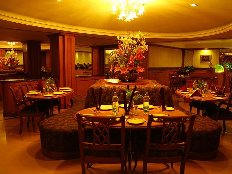 فندق فورتشن سيليكت جراند ريدج تيروباتي المظهر الخارجي الصورة The interior of the restaurant
