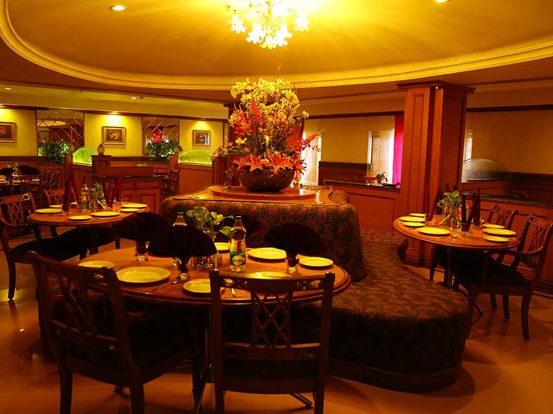 فندق فورتشن سيليكت جراند ريدج تيروباتي المظهر الخارجي الصورة The interior of the restaurant